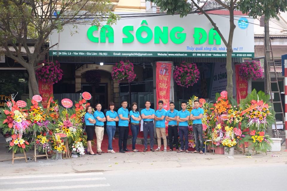 Tưng bừng ngày khai trương cửa hàng tại Dốc Lã, Yên Viên.