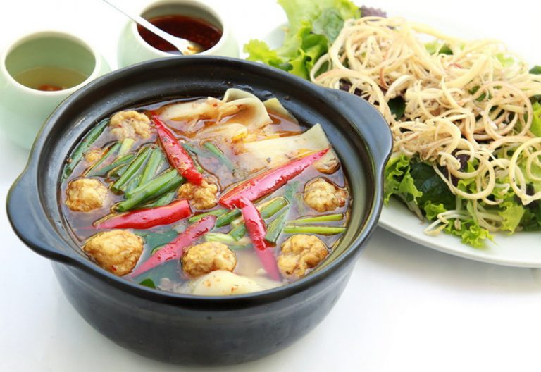 Lẩu cá thác lác khổ qua lạ miệng, chống ngán ngày Tết
