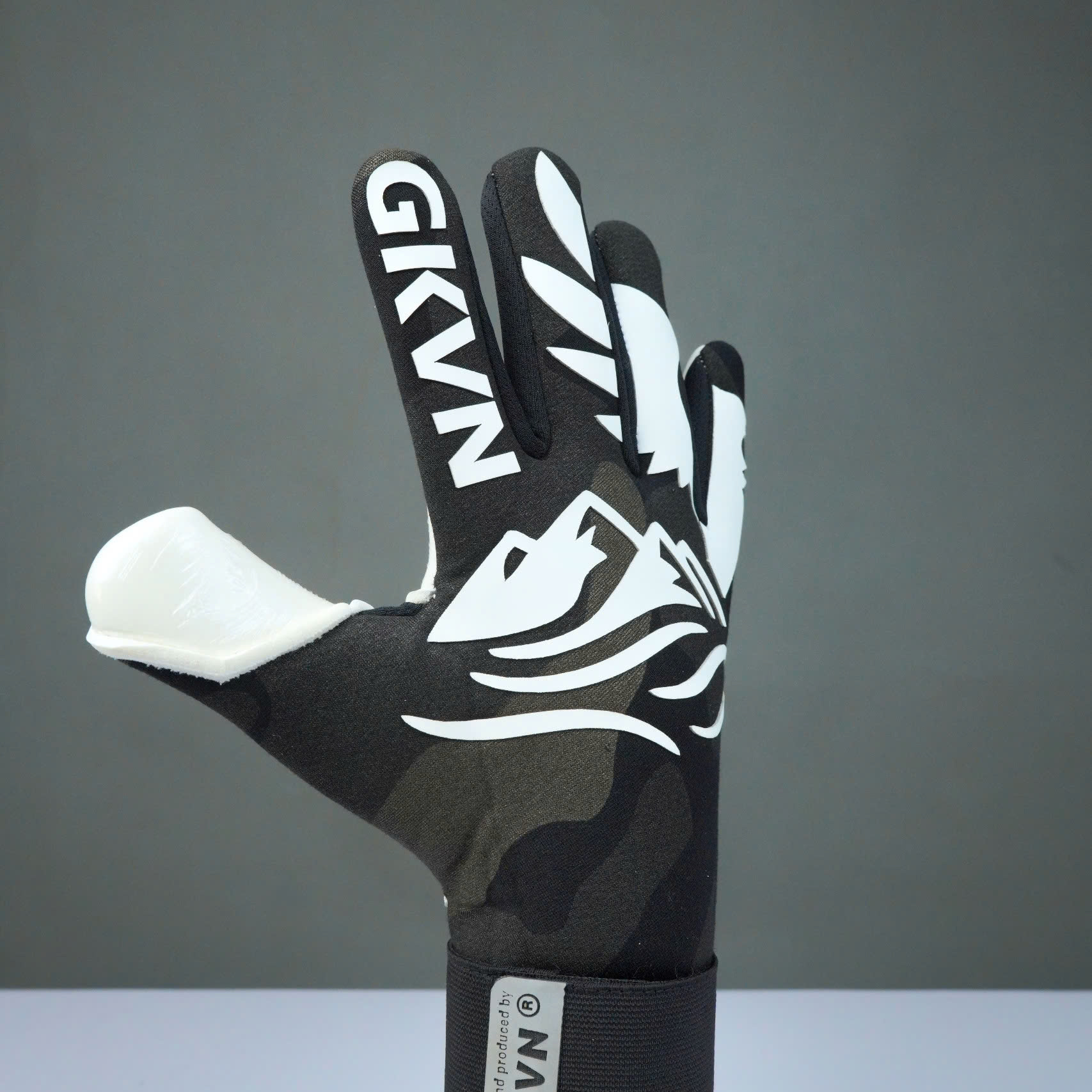 Găng Tay Thủ Môn  GKVN Trở Lại