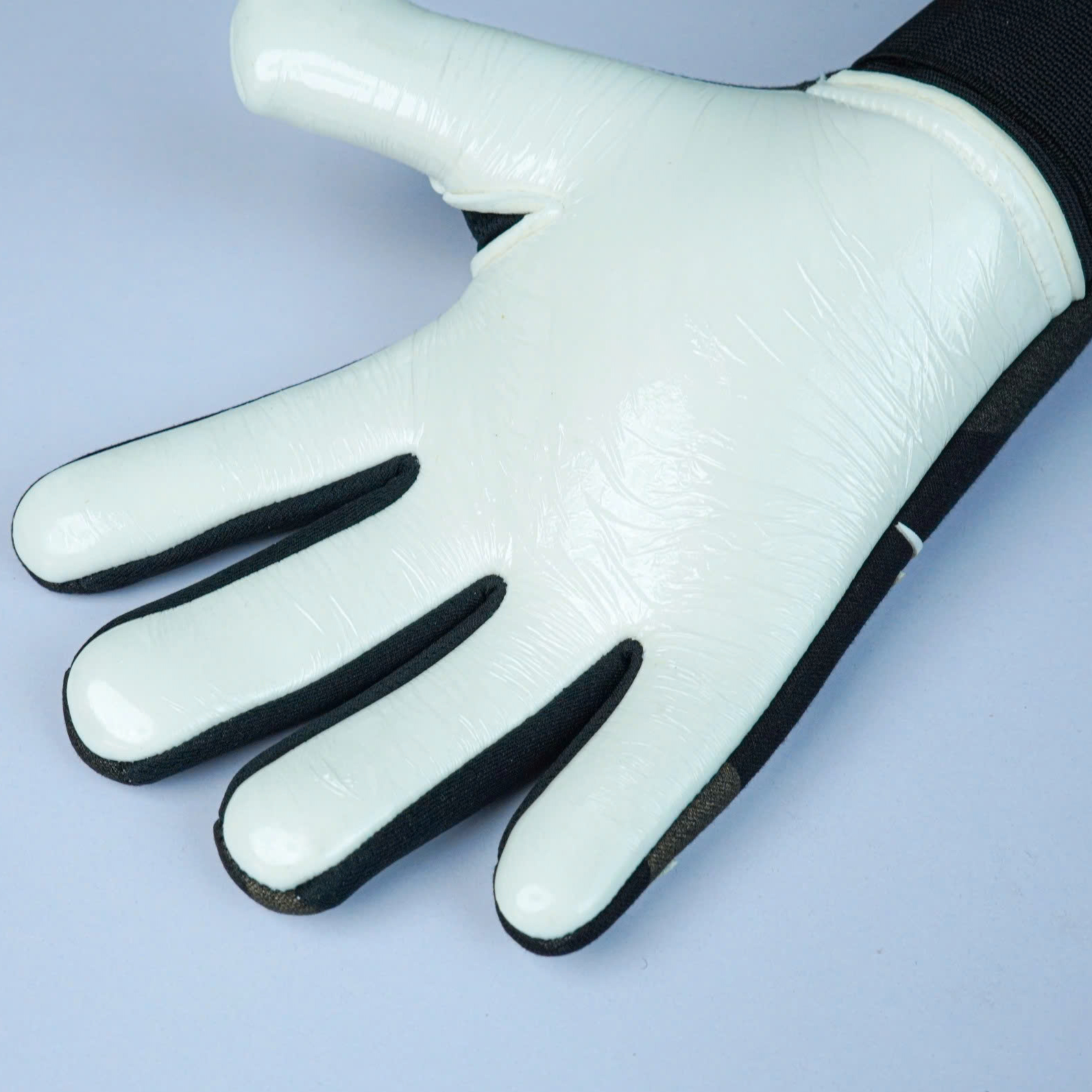 Găng Tay Thủ Môn  GKVN Trở Lại