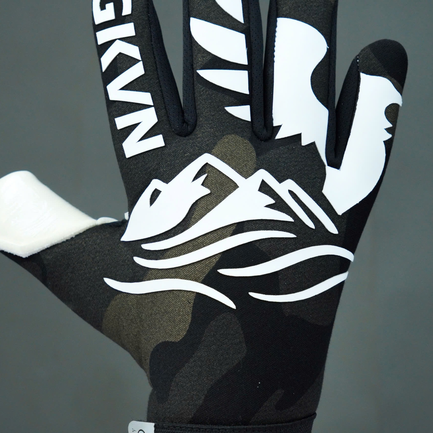 Găng Tay Thủ Môn  GKVN Trở Lại