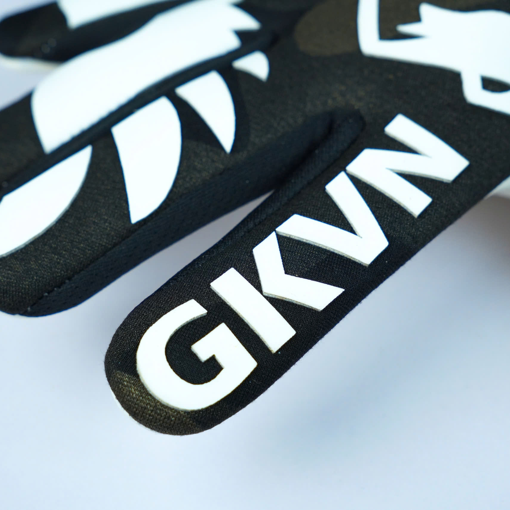 Găng Tay Thủ Môn  GKVN Trở Lại