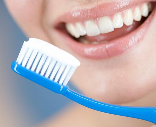 LÀM KEM ĐÁNH RĂNG TẠI NHÀ ĐƠN GIẢN