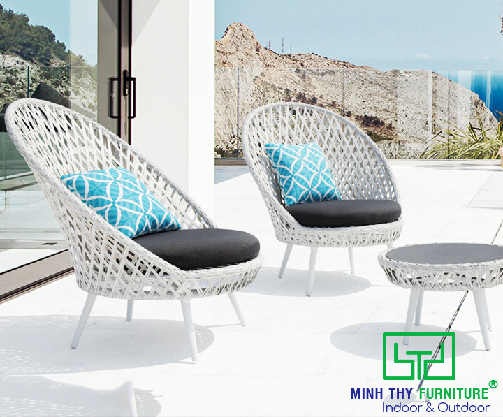 Với phong cách thiết kế đơn giản, tinh tế và sáng tạo, bộ bàn ghế may từ thiên nhiên sẽ tạo nên không gian sống độc đáo và hiện đại hơn cho căn nhà của bạn.
