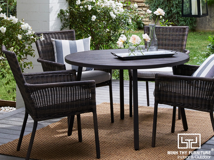 Cách setup sofa mây nhựa cho khu vực sân vườn ngoài trời 12 BÀN GHẾ NHỰA GIẢ MÂY MT2A255