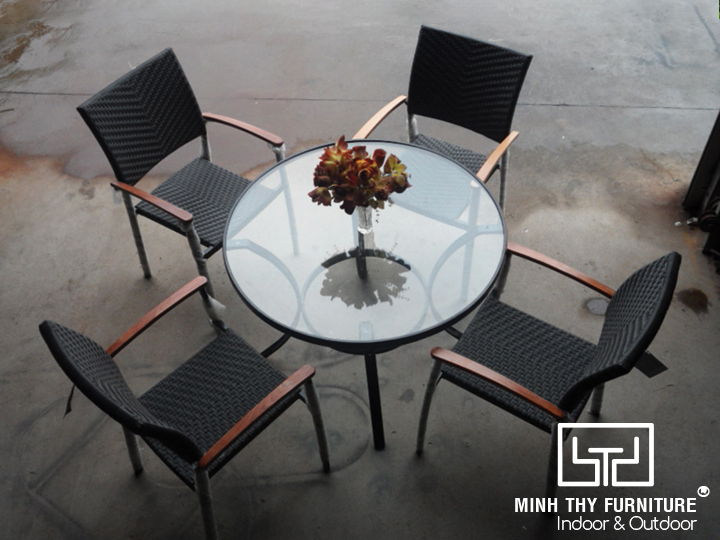 Các ứng dụng bàn ghế ăn nhựa giả mây 3 ban ghe nhua gia may mt2a32 1