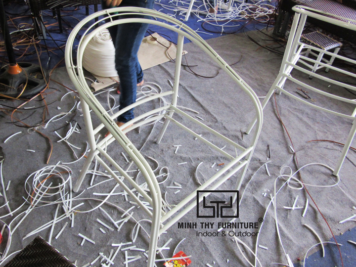 Cách Minh Thy Furniture tạo ra những mẫu ghế cafe mây nhựa chất lượng