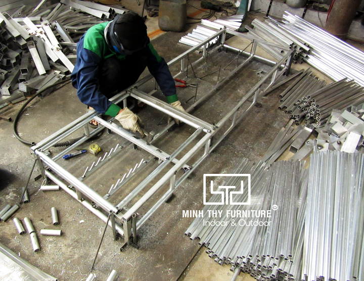 Sản xuất khung nhôm ghế hồ bơi có thiết kế cứng cáp