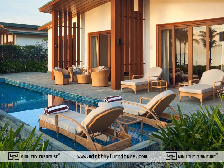 Ghế hồ bơi nhựa giả mây tại Mövenpick Resort Cam Ranh