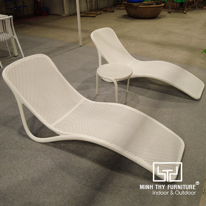 Thiết kế ghế hồ bơi nhựa PP cong ôm lưng, thoáng khí