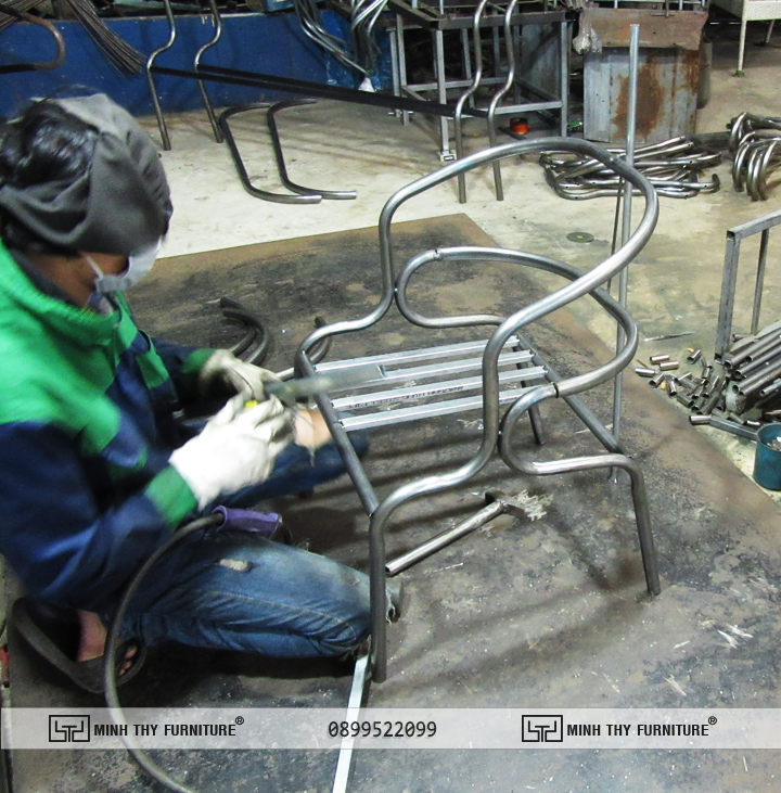 Hướng dẫn đan ghế cafe mây nhựa MT 2A229 3 Quá trình sản xuất khung ghế MT 2A229