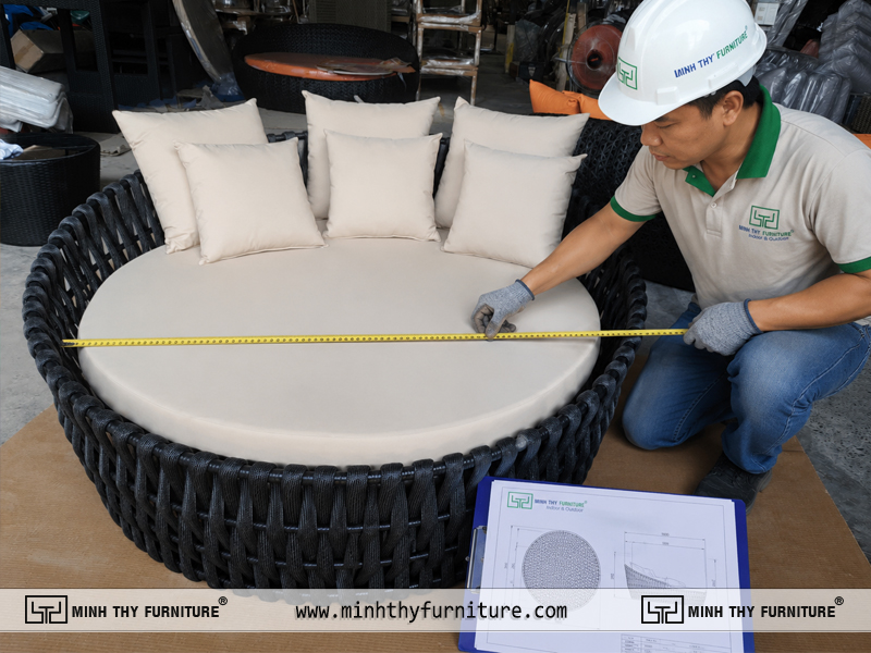 Kiểm tra kích thước nội thất ngoài trời theo bản vẽ dự án