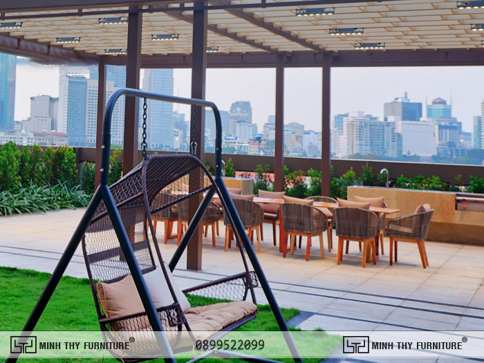 Một số dự án nội ngoại thất mây nhựa tiêu biểu của Minh Thy. 8 Ghế xích đu nhựa giả mây