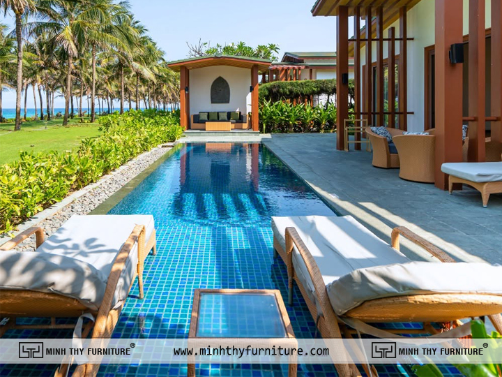 Ghế hồ bơi nhựa giả mây tại Mövenpick Resort Cam Ranh