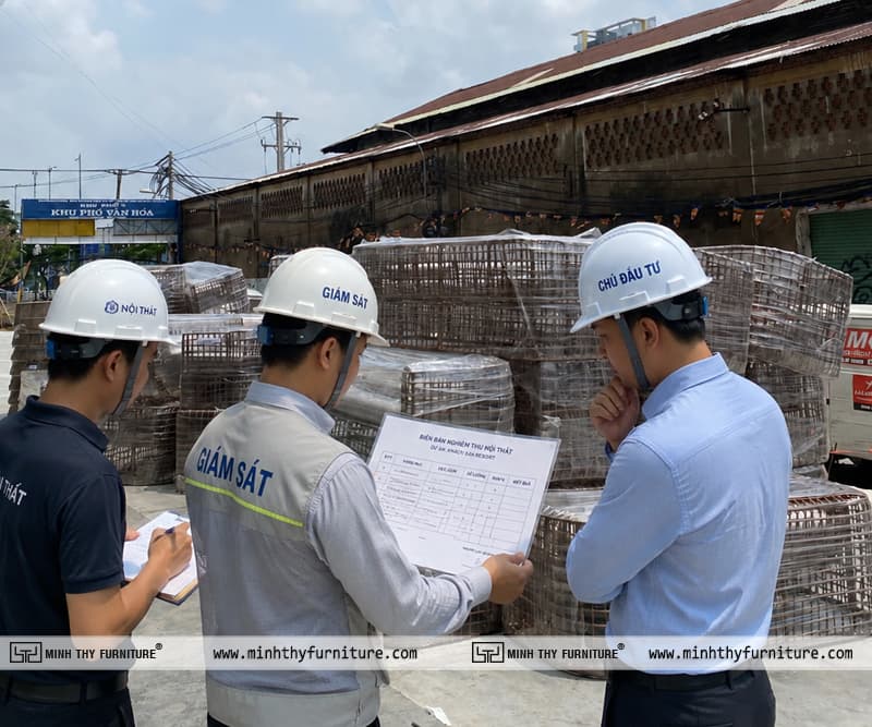 Chủ đầu tư kiểm tra chất lượng nội thất tại công trình