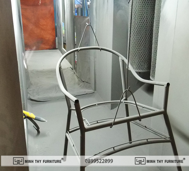 Quy trình sản xuất nội ngoại thất xuất khẩu tại Xưởng Minh Thy 3 Sơn tĩnh điện trong quá trình sản xuất sản phẩm nội ngoại thất xuất khẩu