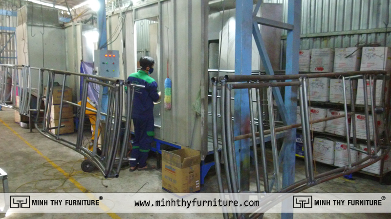 Khung ghế hồ bơi mây nhựa MT462 được phủ lớp sơn tĩnh điện chống gỉ sét cho không gian ngoài trời