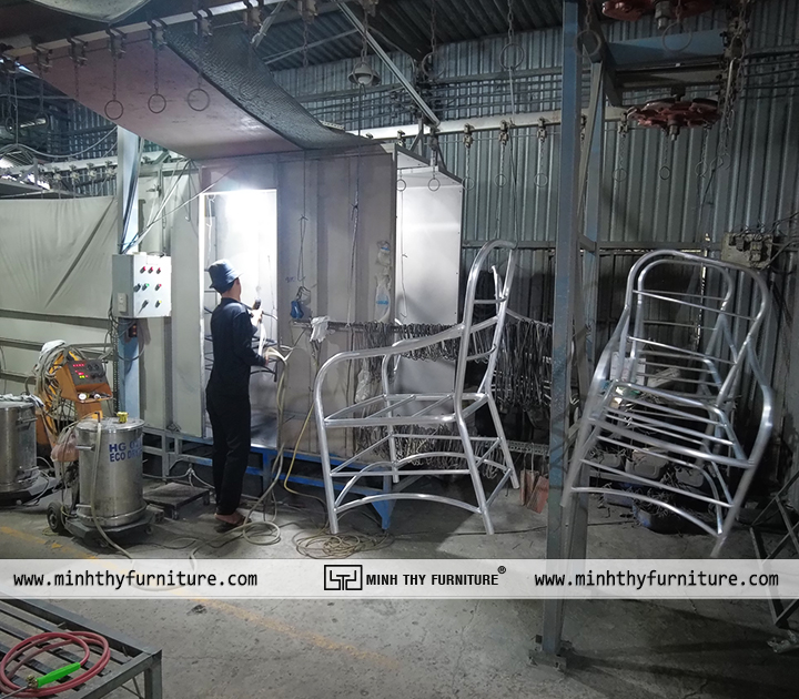 sơn tĩnh điện tại xưởng nội thất Minh Thy với quy trình khép kín