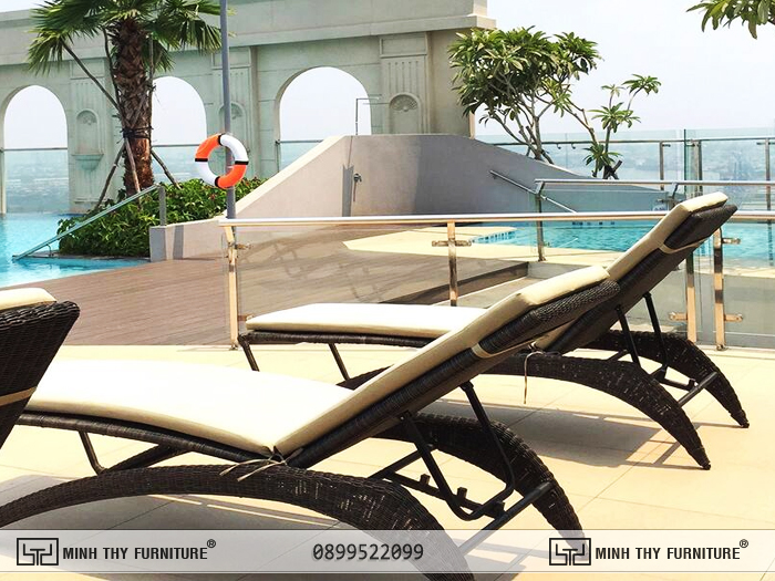 Một số dự án nội ngoại thất mây nhựa tiêu biểu của Minh Thy. 2 Ghế hồ bơi nhựa giả mây