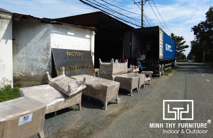 Đóng container giao hàng ghế giả mây số lượng lớn B2B Nội Thất Mình Thy