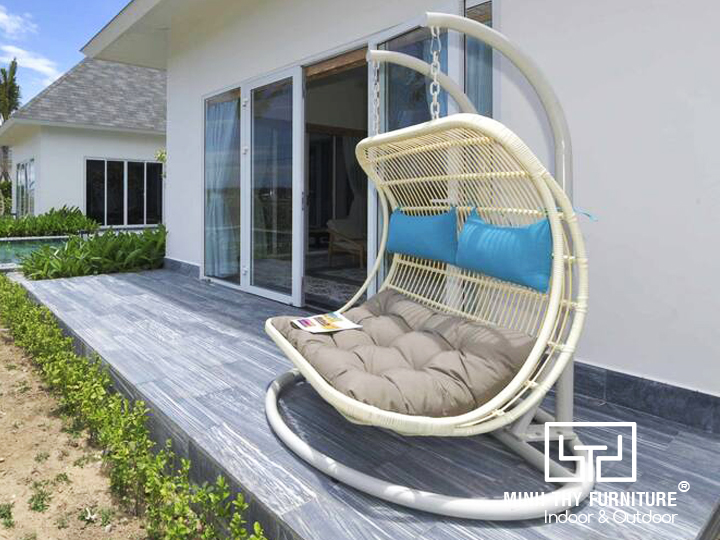 Xích đu mây nhựa do Minh Thy Furniture sản xuất có ưu điểm gì? 2 Xích đu đôi nhựa giả mây MT970