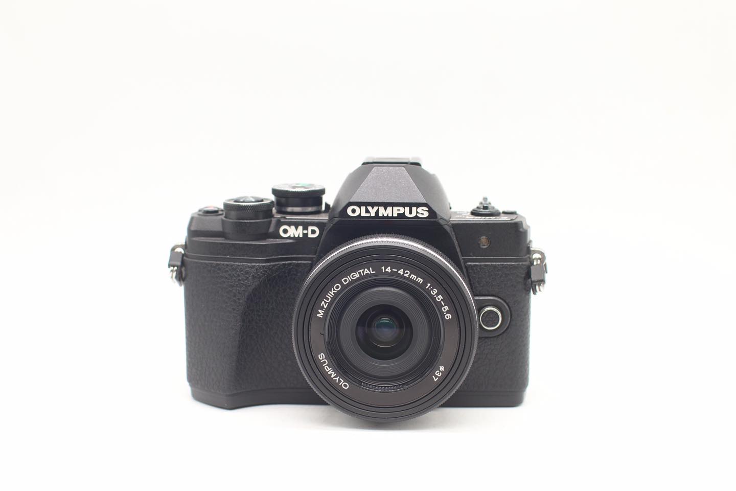 MÁY ẢNH OLYMPUS EM10 MARK III KÈM 14-42MM, 98%