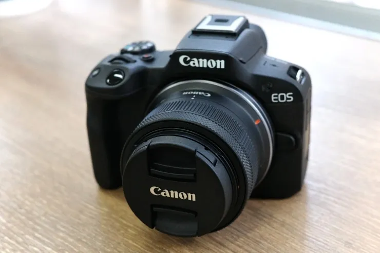 may-anh-canon-eos-r50-chinh-hang-gia-tot-bh-24-thang
