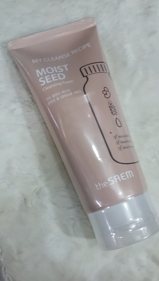 Sữa rửa mặt Moist Seed Foam Cleansing  