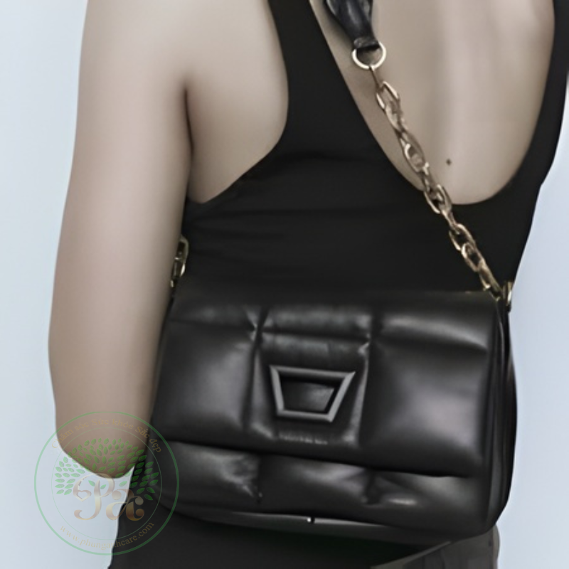 Túi đen dây xích vàng size 20