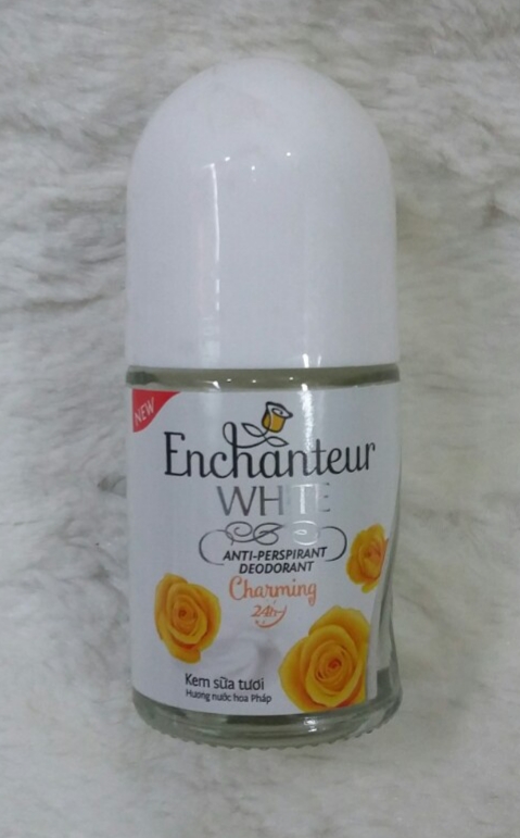 Lăn khử mùi enchanteur