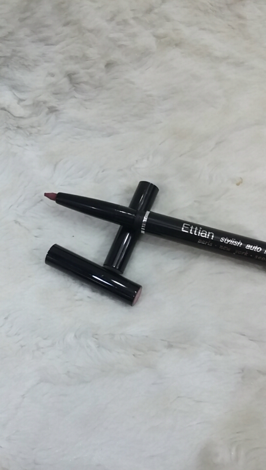 Chì môi gel vặn Ettian