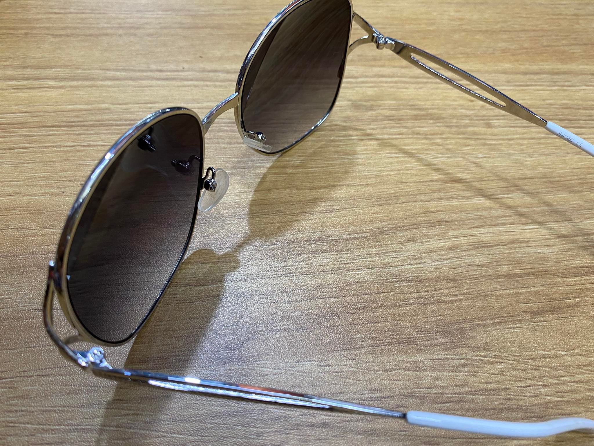 Kính nữ Gucci logo cá sấu K680