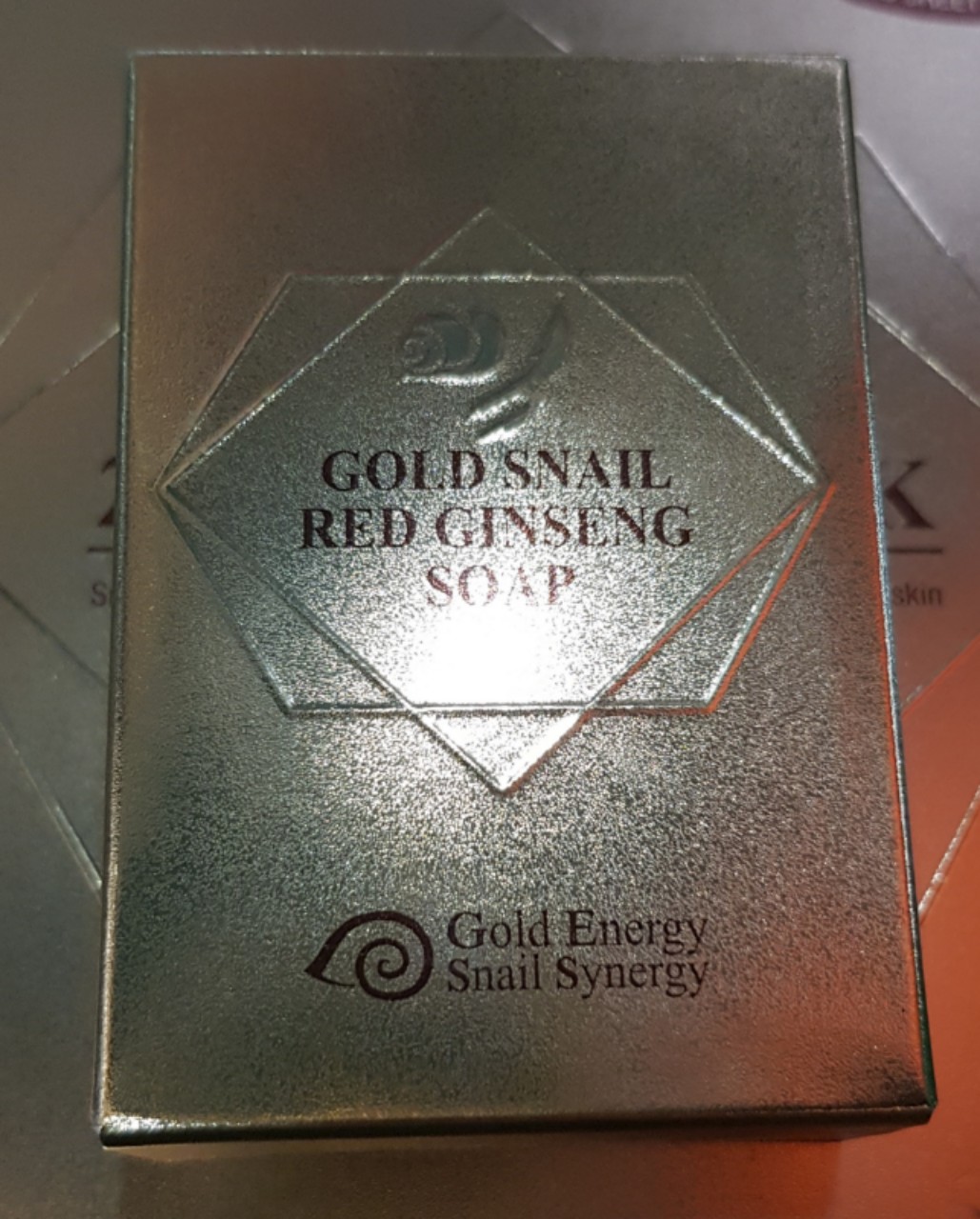 Xà bông cục rửa mặt trắng da chống lão hóa  Gold Snail - Nhân sâm đỏ