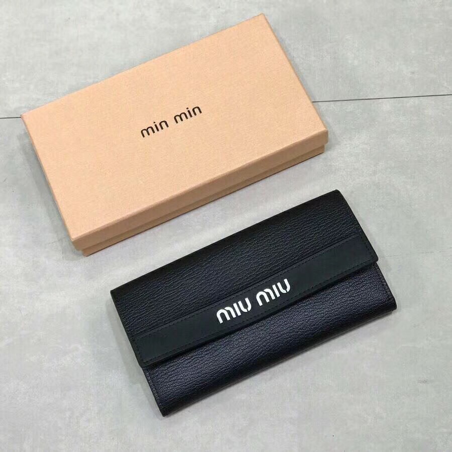 Bóp nữ dài miumiu