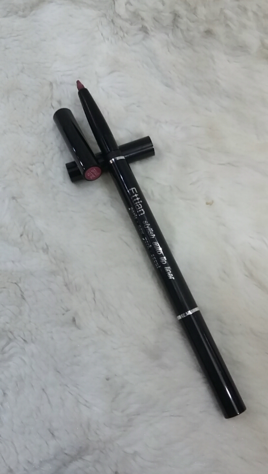 Chì môi gel vặn Ettian