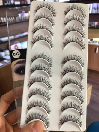 Lông mi KAZUMI khay 10 đôi.