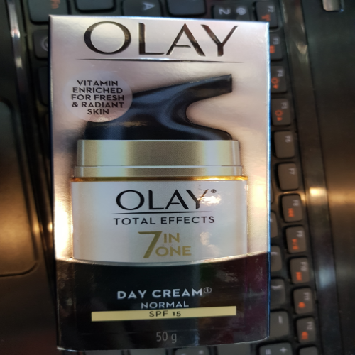 Kem dưỡng da chống lão hóa Olay Total Effects 7 in 1 SPF15