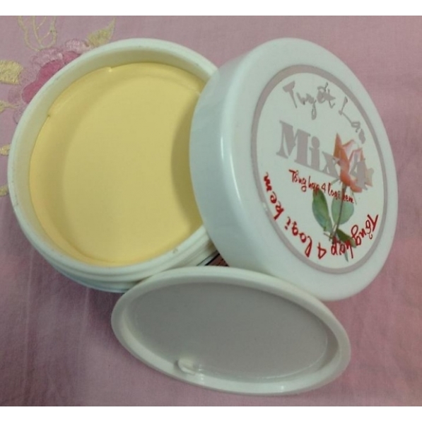 Dưỡng thể trắng da Tuyết Lan