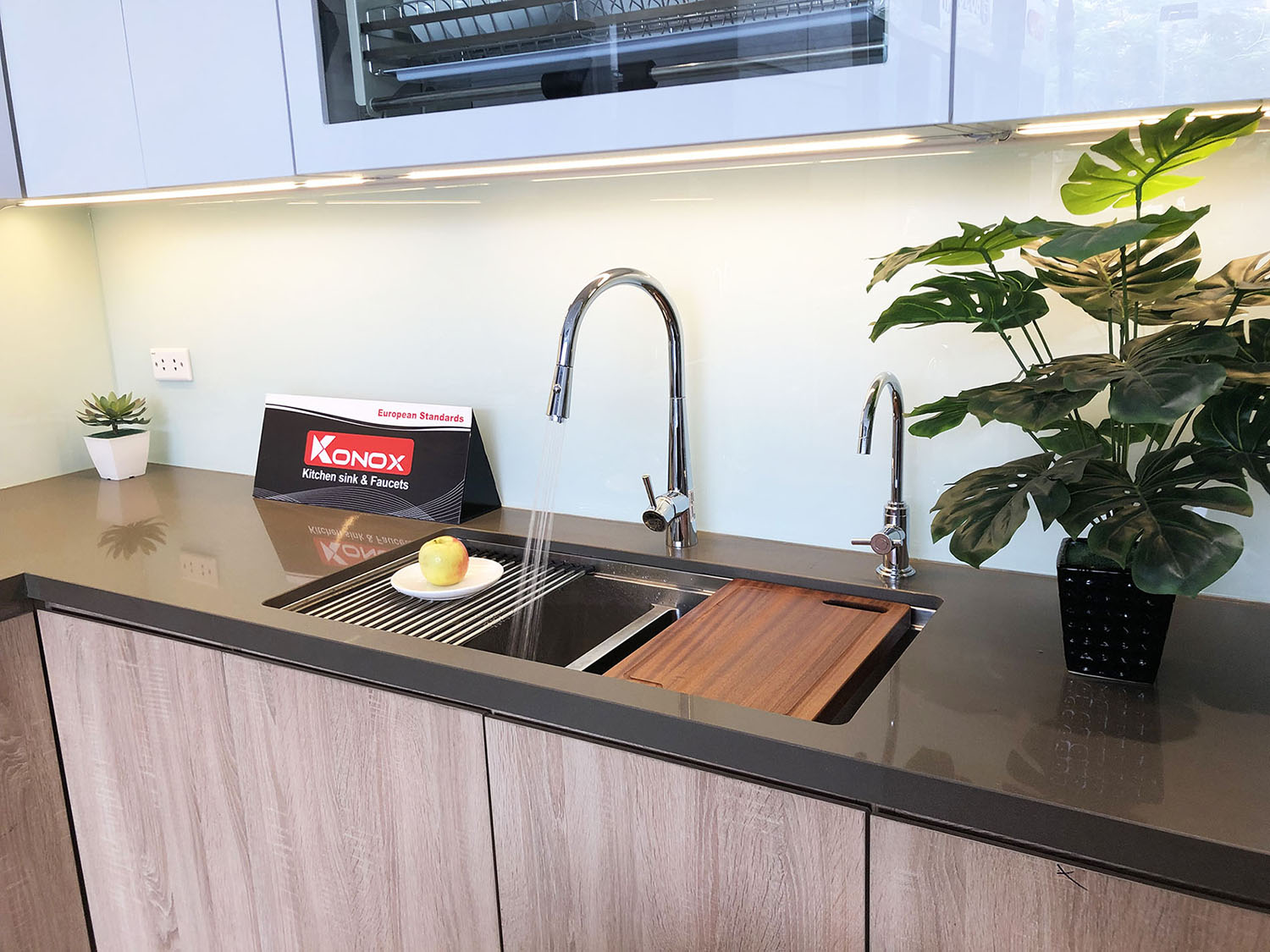 Chậu rửa bát Konox của nước nào ? Có tốt không ?