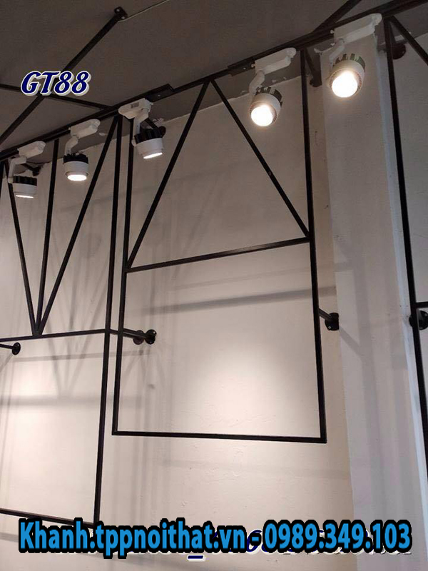 mau-gia-ke-teo-quan-ao-shop-thoi-trang-dep-tai-ha-noi