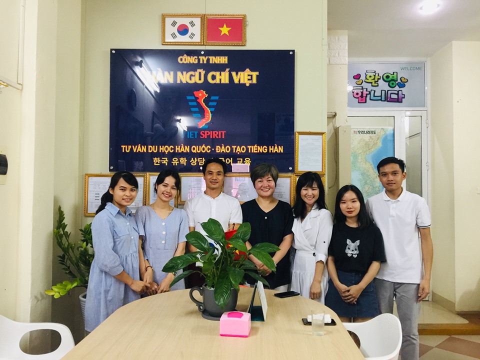 CHỈ CÒN 2 TUẦN NỮA THÔI.. CHÚNG TA CÓ HẸN VỚI LỚP GIAO TIẾP- SỬA PHÁT ÂM VÀ THỰC HÀNH HỘI THOẠI CÙNG CÔ MENG SEOL HOA