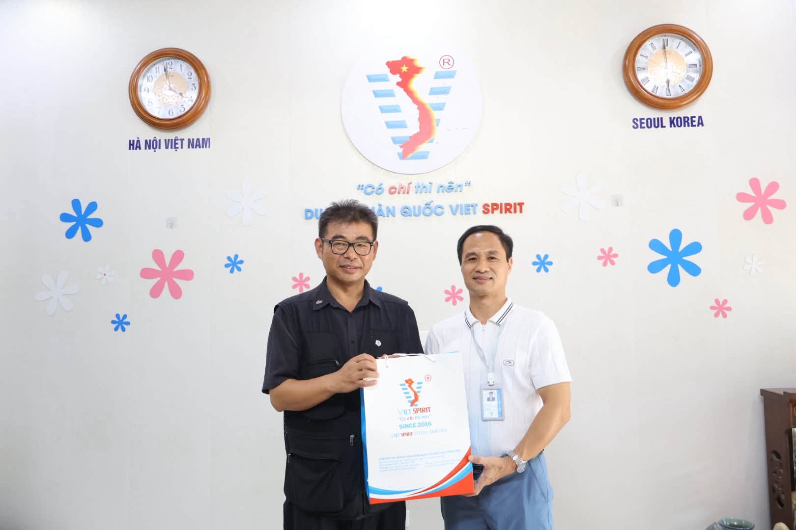 VIET SPIRIT TIẾP ĐÓN GIÁO SƯ ĐẠI HỌC QUỐC GIA CHUNGBUK – MỞ RA CƠ HỘI HỌC TẬP TẠI TRƯỜNG ĐẠI HỌC QUỐC GIA HÀN QUỐC