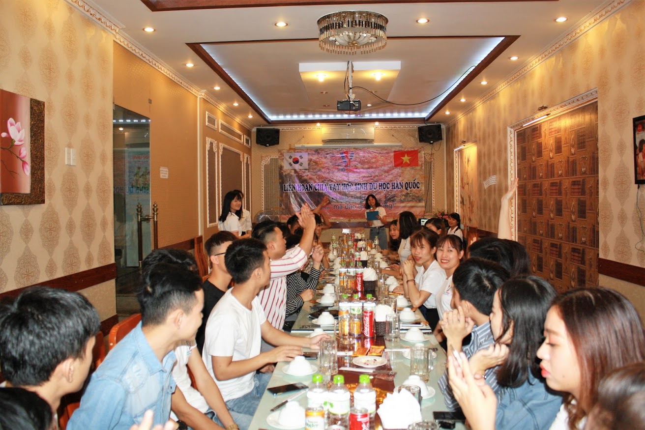 LIÊN HOAN CHIA TAY CÁC BẠN DU HỌC SINH.