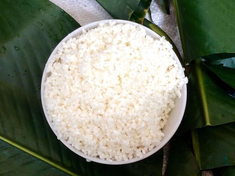 Một trong những nguyên liệu gói bánh chưng quan trọng nữa là gạo nếp.