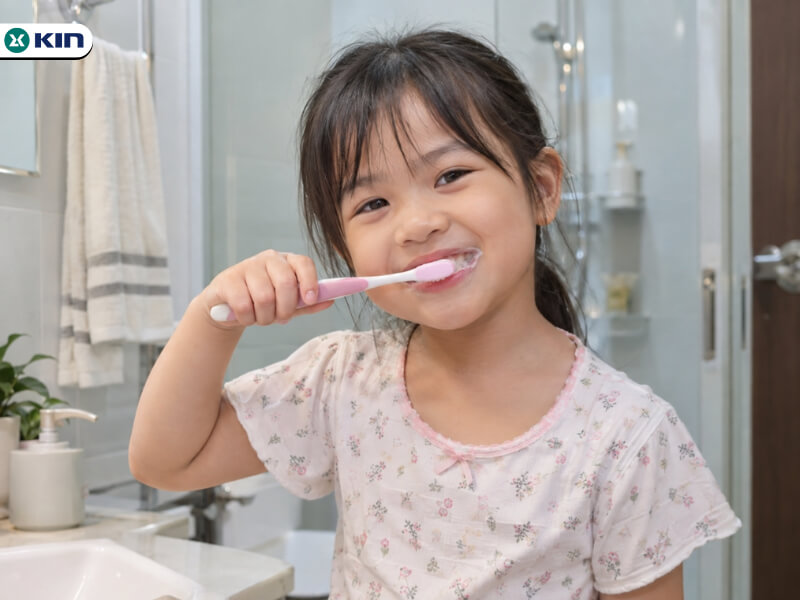 Làm vệ sinh răng miệng mỗi ngày