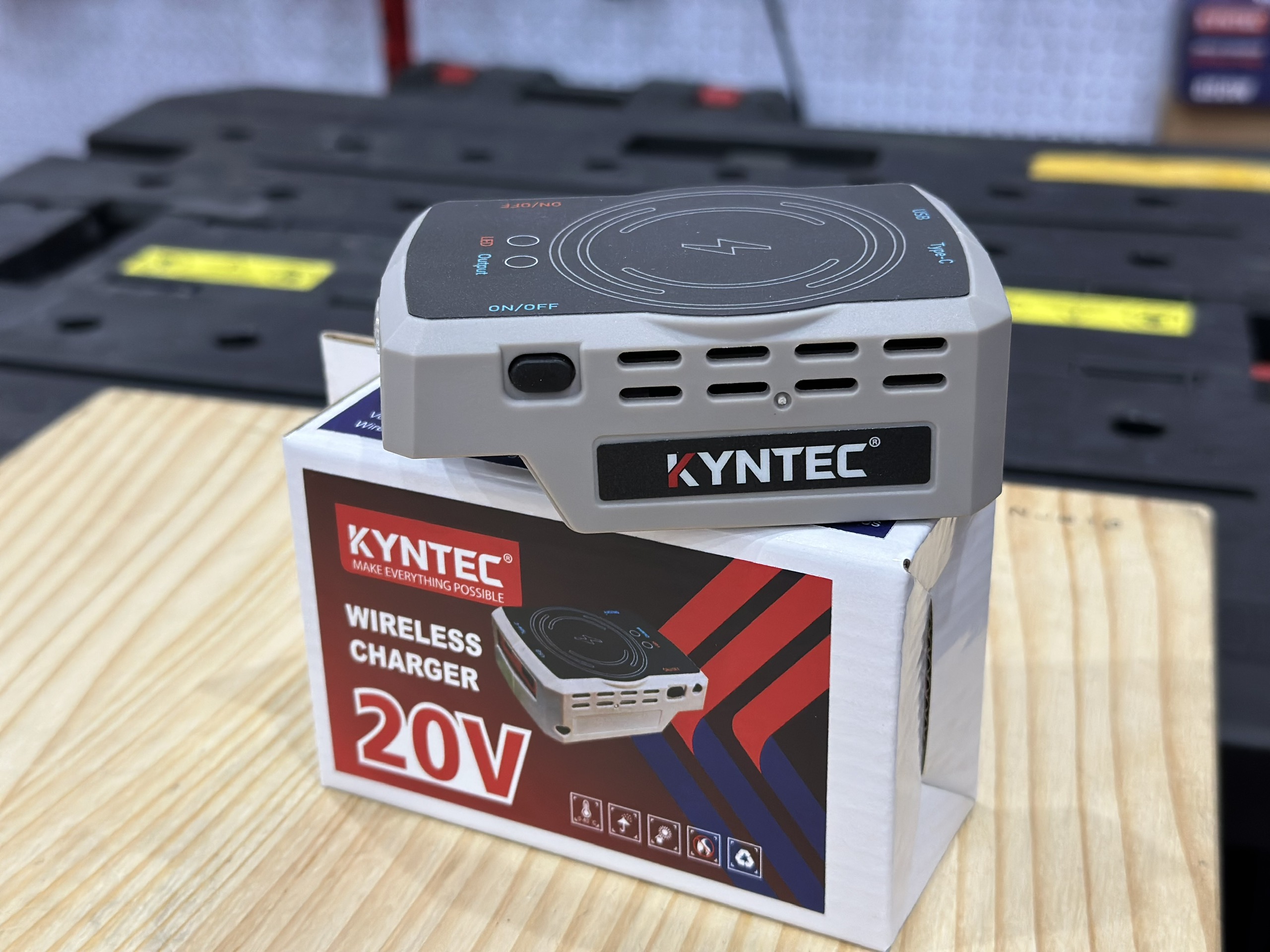 DOCK SẠC KHÔNG DÂY KYNTEC