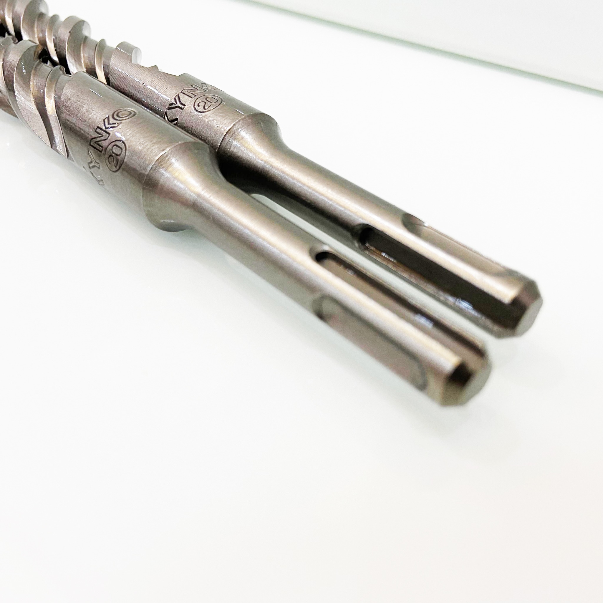 PHI Ø20 DÀI 310MM XUYÊN TƯỜNG ĐẦU DẸT  MŨI KHOAN BÊ TÔNG SDS KYNKO MKBTXT-20310