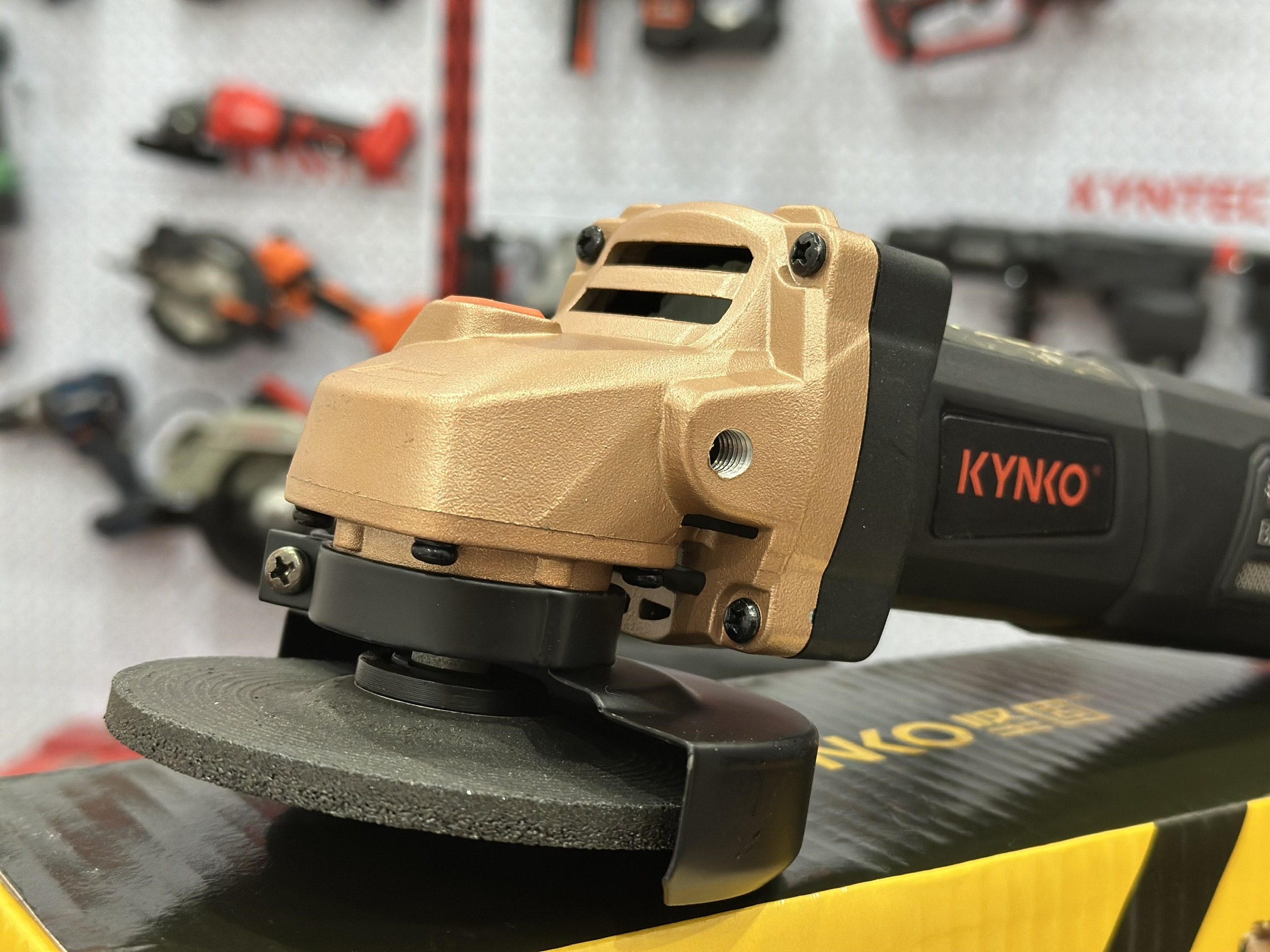 Máy mài không chổi than KYNKO KD100 (S1M-KD100-100)