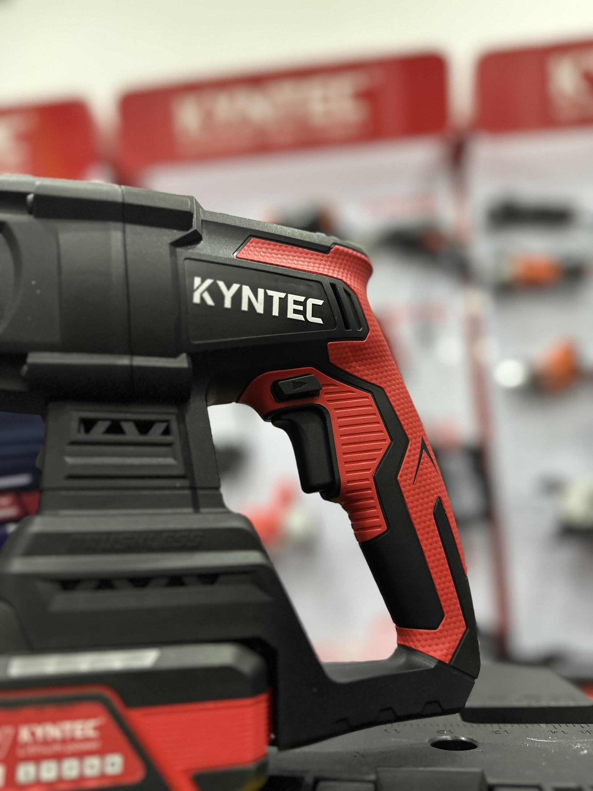 THÂN MÁY KHOAN BÊ TÔNG PIN KYNTEC KT52 - 26 (KHÔNG GỒM PIN)