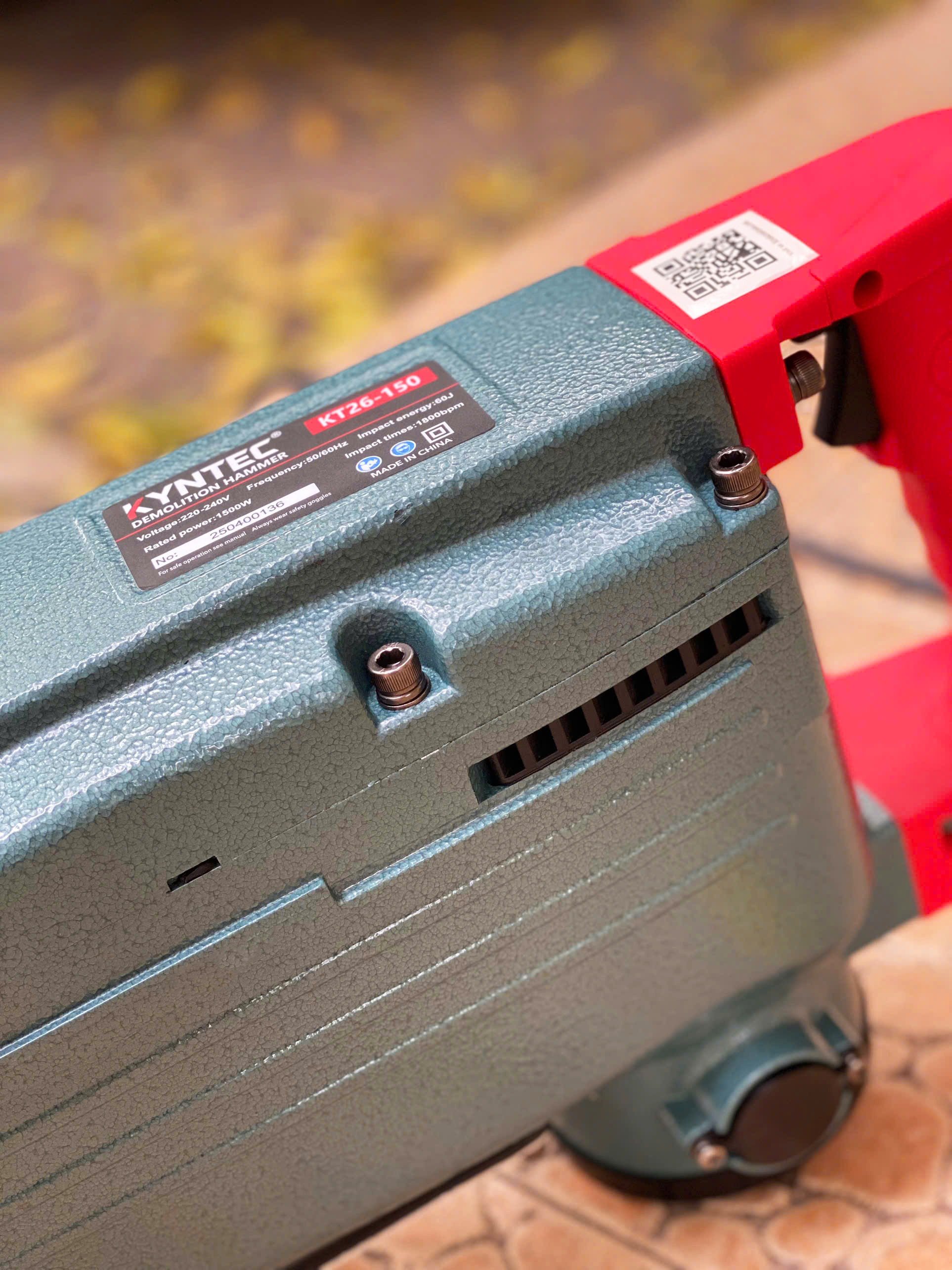 MÁY ĐỤC BÊ TÔNG KYNTEC KT26